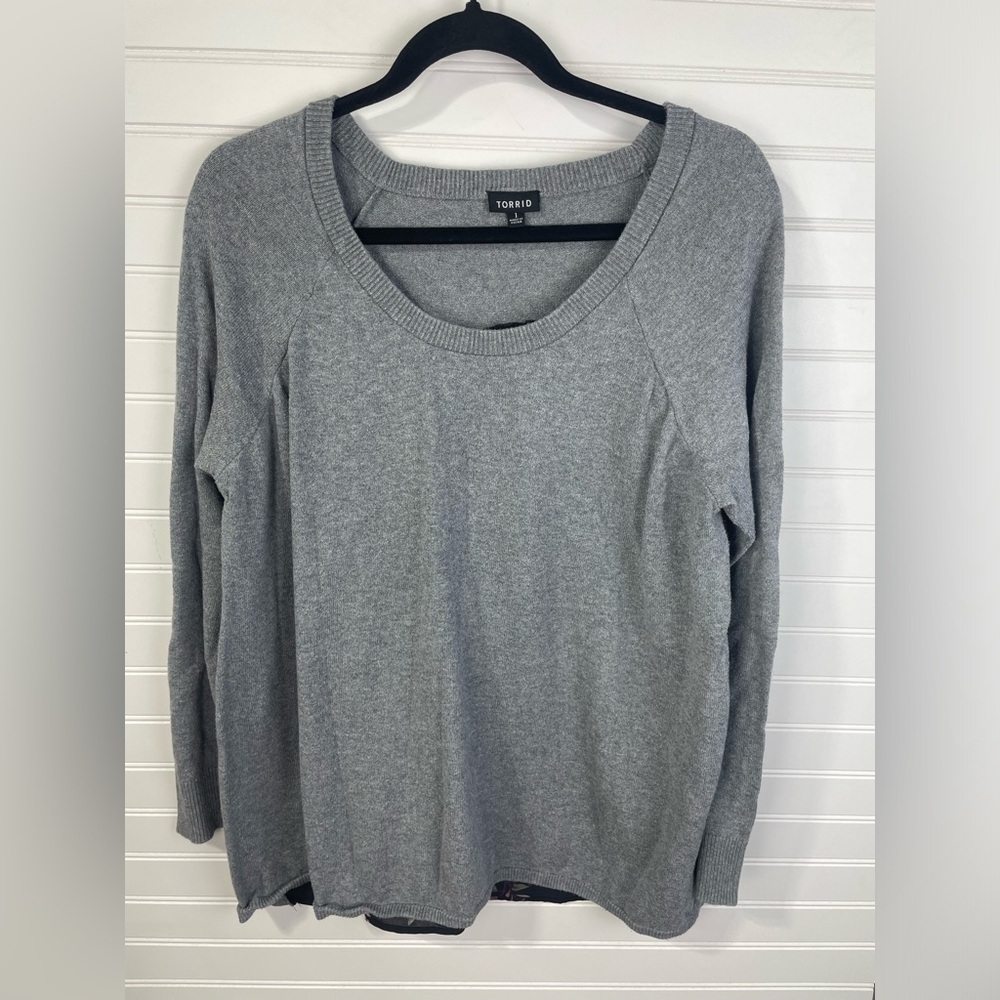 Torrid Gray Women's Floral Sheer Back Ling Sleeve Knit Top Size 1X EUC